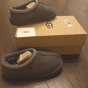 Gray Ugg W Tasman shoes, new with tags, size 7
